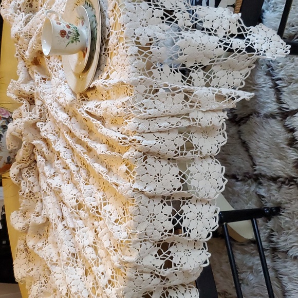 Vintage 1940's Crochet Tablecloth 80" x 100" MINT CONDITION Ecru - Picture 8 of 9